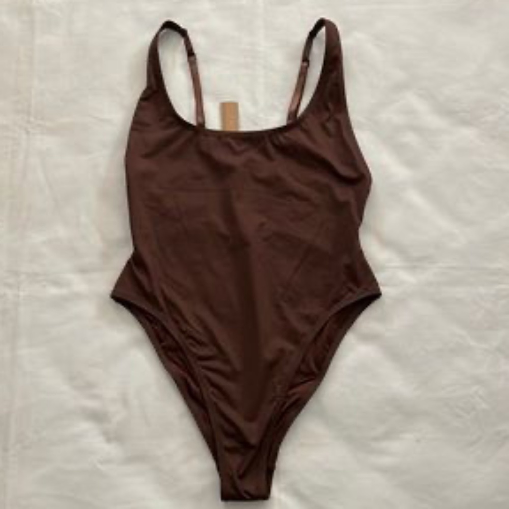 SKIMS SWIM SCOOP NECK ONE PIECE